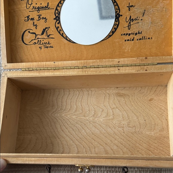 Enid Collin’s “People’s Choice” Embelished Box Bag - Picture 4 of 13